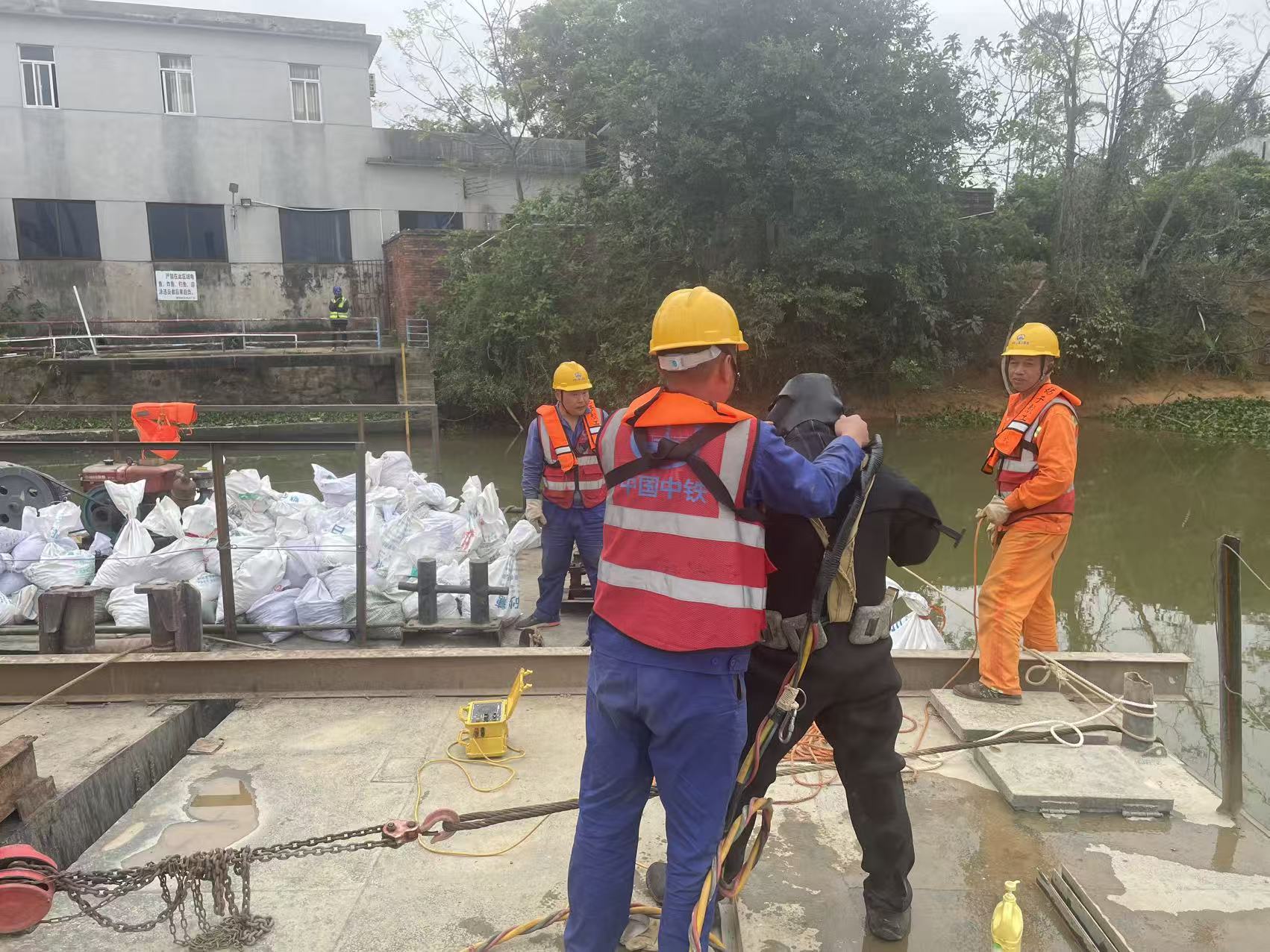 江苏万力团队 水厂取水头施工